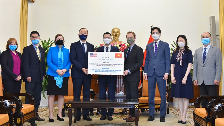 Vietnam symbolically receives 1 5 million doses of COVID-19 vaccine